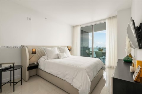 Condo in Miami, Florida, 1 bedroom  № 2041394 - photo 14