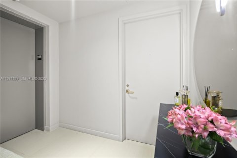 Condo in Miami, Florida, 1 bedroom  № 2041394 - photo 17