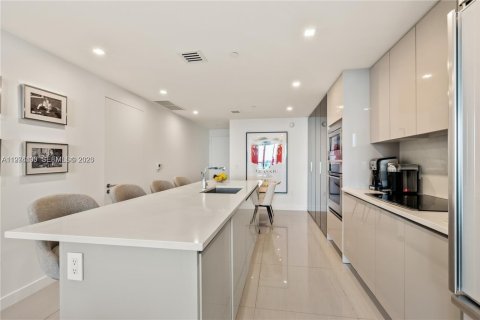 Condo in Miami, Florida, 1 bedroom  № 2041394 - photo 6