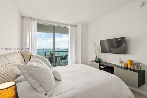 Condo in Miami, Florida, 1 bedroom  № 2041394 - photo 13
