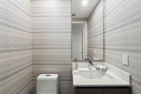 Condo in Miami, Florida, 1 bedroom  № 2041394 - photo 11