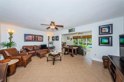 House in Saint Petersburg, Florida 3 bedrooms, 226.59 sq.m. № 1547067 - photo 22