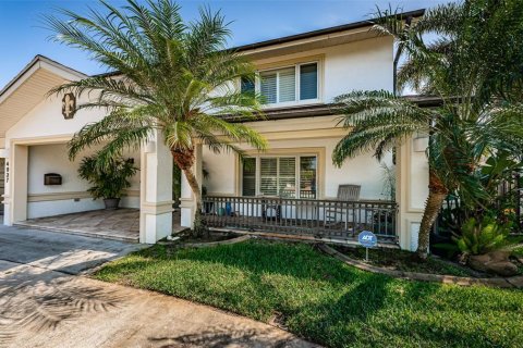 House in Saint Petersburg, Florida 3 bedrooms, 226.59 sq.m. № 1547067 - photo 7