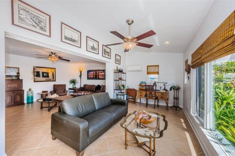 House in Saint Petersburg, Florida 3 bedrooms, 226.59 sq.m. № 1547067 - photo 26