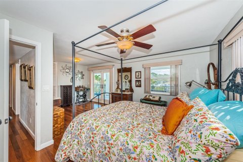 House in Saint Petersburg, Florida 3 bedrooms, 226.59 sq.m. № 1547067 - photo 29