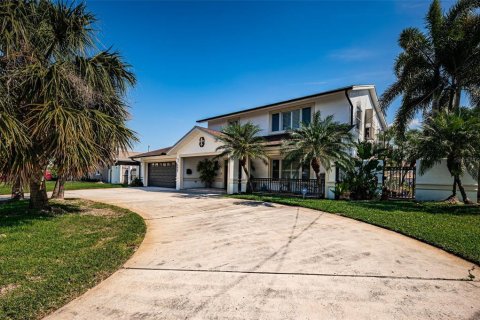 House in Saint Petersburg, Florida 3 bedrooms, 226.59 sq.m. № 1547067 - photo 6