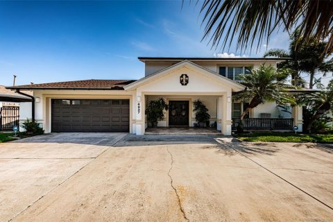 House in Saint Petersburg, Florida 3 bedrooms, 226.59 sq.m. № 1547067 - photo 4