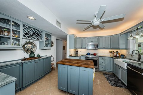 House in Saint Petersburg, Florida 3 bedrooms, 226.59 sq.m. № 1547067 - photo 20