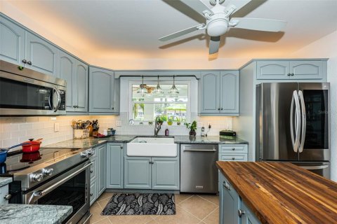House in Saint Petersburg, Florida 3 bedrooms, 226.59 sq.m. № 1547067 - photo 18