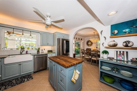 House in Saint Petersburg, Florida 3 bedrooms, 226.59 sq.m. № 1547067 - photo 16