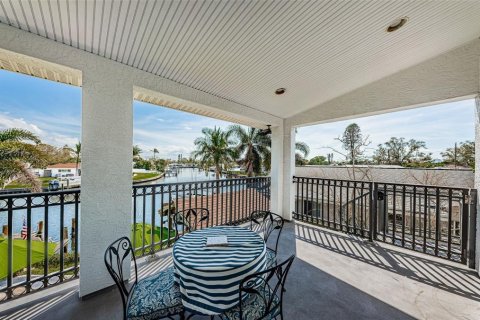 House in Saint Petersburg, Florida 3 bedrooms, 226.59 sq.m. № 1547067 - photo 30