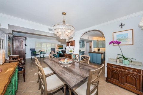 House in Saint Petersburg, Florida 3 bedrooms, 226.59 sq.m. № 1547067 - photo 15