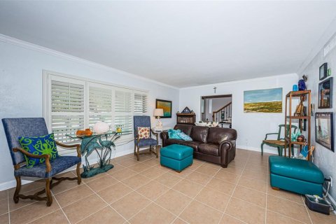 House in Saint Petersburg, Florida 3 bedrooms, 226.59 sq.m. № 1547067 - photo 12
