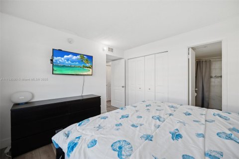 Condo in Coral Springs, Florida, 2 bedrooms  № 1711407 - photo 18