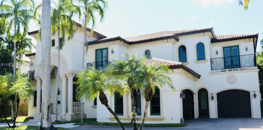 House in Fort Lauderdale, Florida 6 bedrooms, 662.39 sq.m. № 2082767