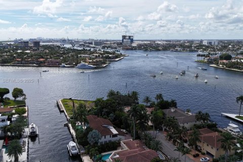 House in Fort Lauderdale, Florida 6 bedrooms, 662.39 sq.m. № 2082767 - photo 18