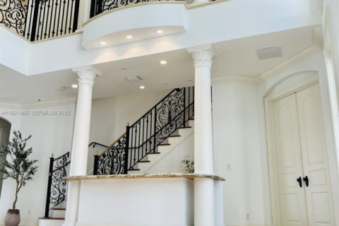 House in Fort Lauderdale, Florida 6 bedrooms, 662.39 sq.m. № 2082767 - photo 8
