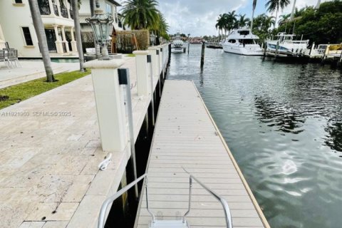 House in Fort Lauderdale, Florida 6 bedrooms, 662.39 sq.m. № 2082767 - photo 4