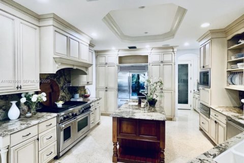House in Fort Lauderdale, Florida 6 bedrooms, 662.39 sq.m. № 2082767 - photo 9