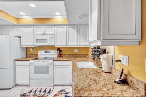 House in Palm Harbor, Florida 2 bedrooms, 152.55 sq.m. № 2149316 - photo 6