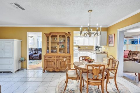 House in Palm Harbor, Florida 2 bedrooms, 152.55 sq.m. № 2149316 - photo 10
