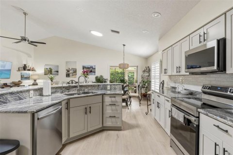Villa ou maison à vendre à Spring Hill, Floride: 2 chambres, 181.53 m2 № 2419058 - photo 23