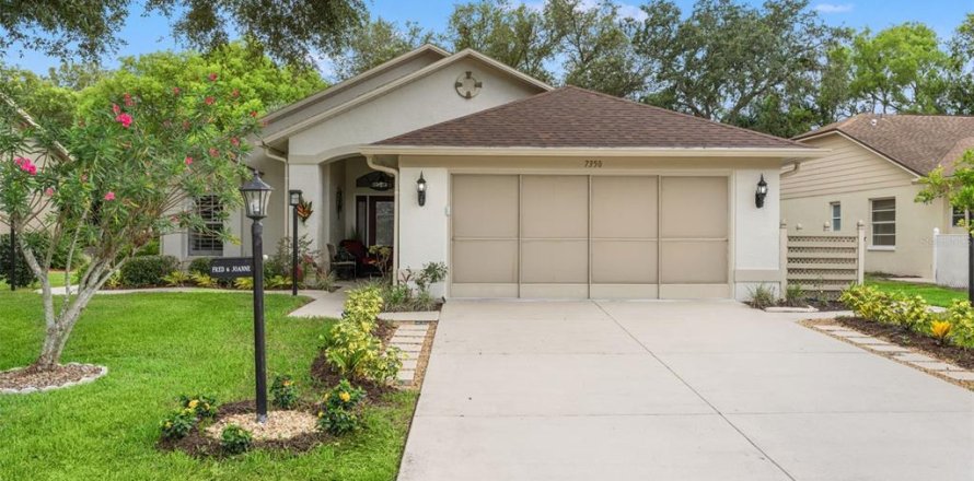 Villa ou maison à Spring Hill, Floride 2 chambres, 181.53 m2 № 2419058