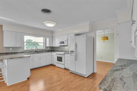 House in Haines City, Florida 3 bedrooms, 186.92 sq.m. № 1819132 - photo 11