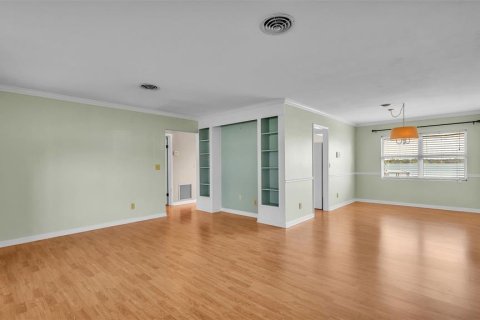 House in Haines City, Florida 3 bedrooms, 186.92 sq.m. № 1819132 - photo 7