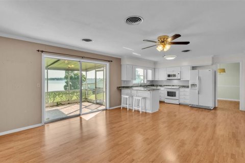 House in Haines City, Florida 3 bedrooms, 186.92 sq.m. № 1819132 - photo 12