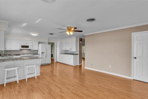 House in Haines City, Florida 3 bedrooms, 186.92 sq.m. № 1819132 - photo 13