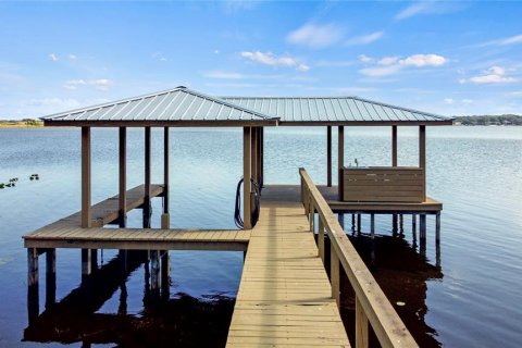 House in Haines City, Florida 3 bedrooms, 186.92 sq.m. № 1819132 - photo 1