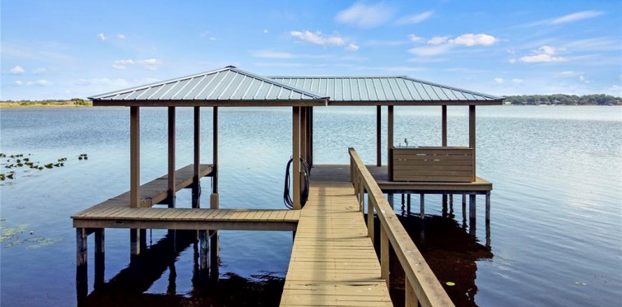 House in Haines City, Florida 3 bedrooms, 186.92 sq.m. № 1819132