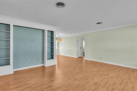 House in Haines City, Florida 3 bedrooms, 186.92 sq.m. № 1819132 - photo 6