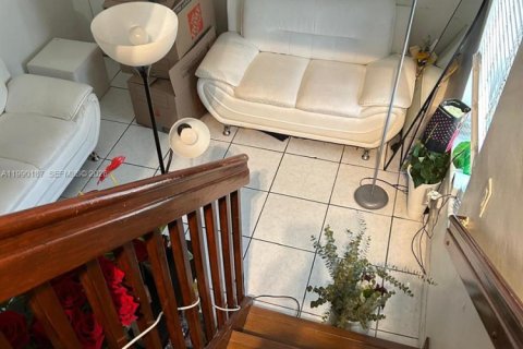 Apartamento en alquiler en Miami, Florida, 2 dormitorios, 65.77 m2 № 2057671 - foto 2