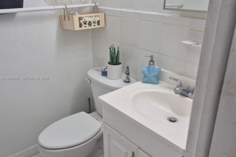 Apartamento en alquiler en Miami, Florida, 2 dormitorios, 65.77 m2 № 2057671 - foto 9