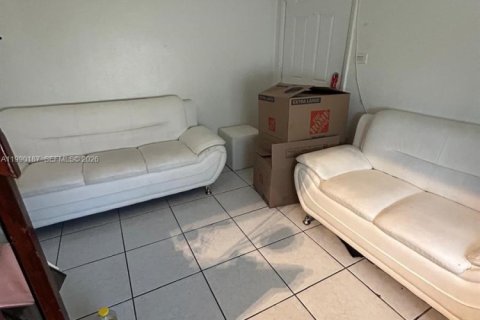 Apartamento en alquiler en Miami, Florida, 2 dormitorios, 65.77 m2 № 2057671 - foto 3