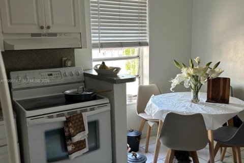 Apartamento en alquiler en Miami, Florida, 2 dormitorios, 65.77 m2 № 2057671 - foto 5