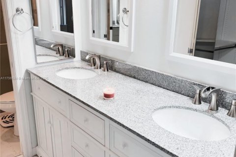 Купить кондоминиум в Тамарак, Флорида 2 спальни, 114.08м2, № 1985304 - фото 12