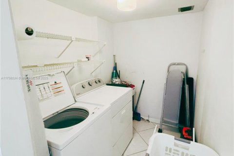 Купить кондоминиум в Тамарак, Флорида 2 спальни, 114.08м2, № 1985304 - фото 6