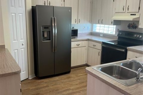 House in Ocala, Florida 2 bedrooms, 144 sq.m. № 2151848 - photo 13
