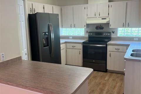House in Ocala, Florida 2 bedrooms, 144 sq.m. № 2151848 - photo 12