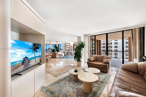 Copropriété à vendre à Bal Harbour, Floride: 2 chambres, 187.48 m2 № 1994557 - photo 6