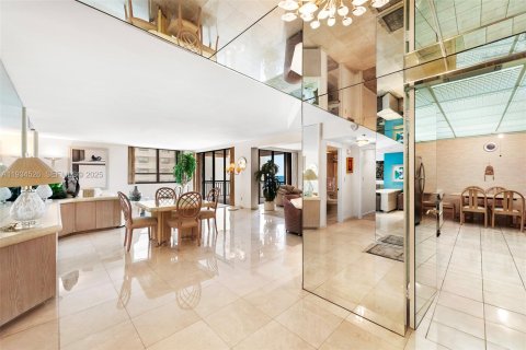 Copropriété à vendre à Bal Harbour, Floride: 2 chambres, 187.48 m2 № 1994557 - photo 14