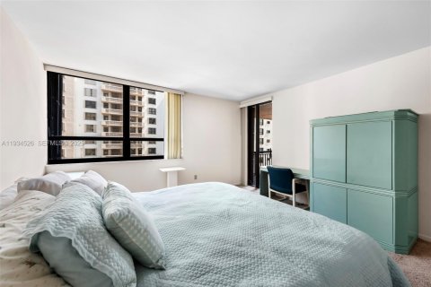 Copropriété à vendre à Bal Harbour, Floride: 2 chambres, 187.48 m2 № 1994557 - photo 25