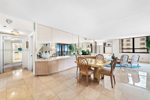 Copropriété à vendre à Bal Harbour, Floride: 2 chambres, 187.48 m2 № 1994557 - photo 13