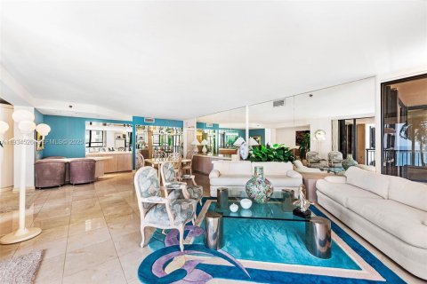 Copropriété à vendre à Bal Harbour, Floride: 2 chambres, 187.48 m2 № 1994557 - photo 9