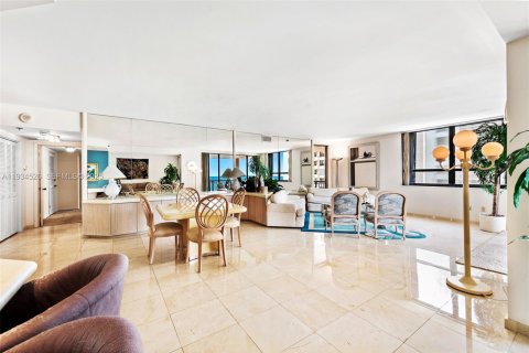 Copropriété à vendre à Bal Harbour, Floride: 2 chambres, 187.48 m2 № 1994557 - photo 8