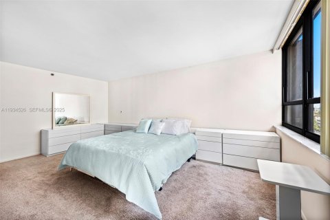 Copropriété à vendre à Bal Harbour, Floride: 2 chambres, 187.48 m2 № 1994557 - photo 24