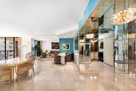 Copropriété à vendre à Bal Harbour, Floride: 2 chambres, 187.48 m2 № 1994557 - photo 12
